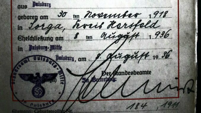 Familienstammbuch Wanischeck/Licht aus Duisburg